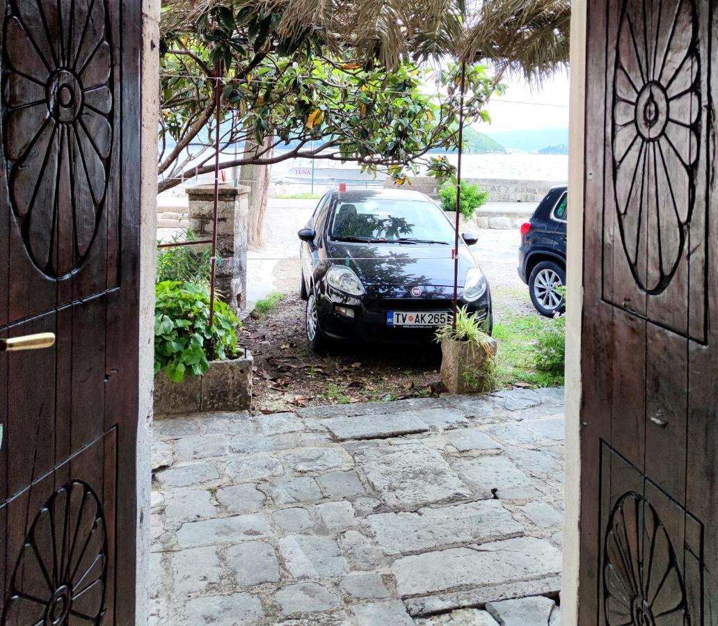 Charming Bohemian House In Perastヴィラ エクステリア 写真